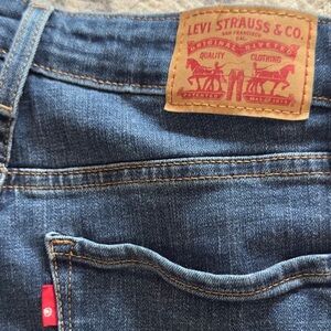 Levi’s 721 High rise Women's Dark Blue Skinny Jeans Size 28